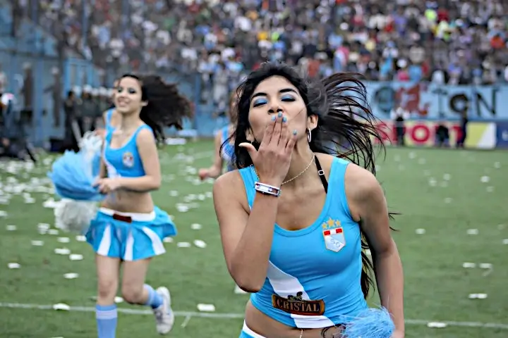 Porristas Sexy, Modelo en el Sporting Cristal del Perú